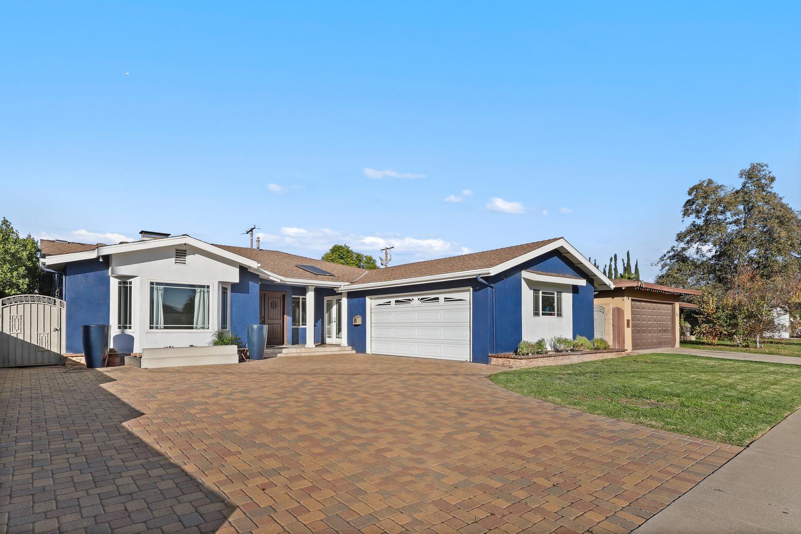 1107 E Sycamore